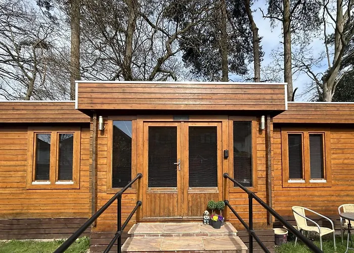 Log Cabin Living For 3-4 People In Frimley