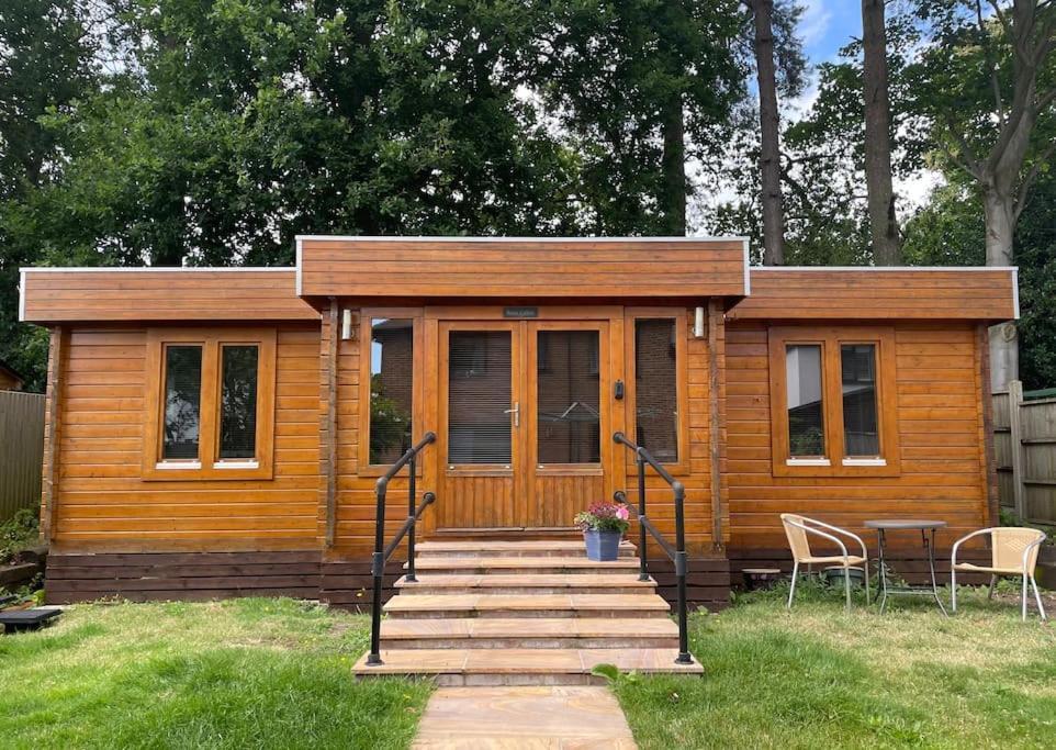 Apartment Log Living For 3-4 People In Frimley