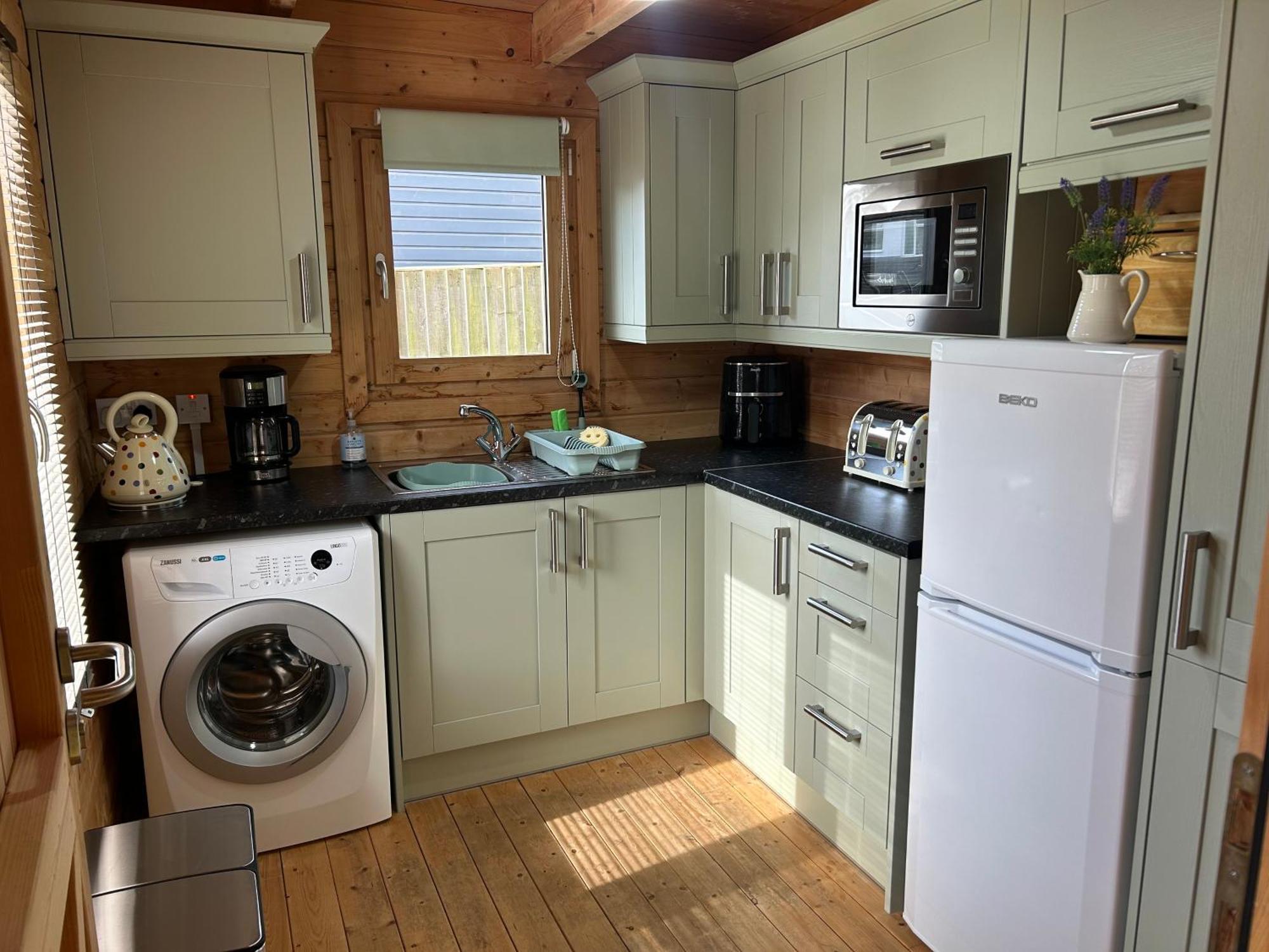 Log Living For 3-4 People In * Frimley